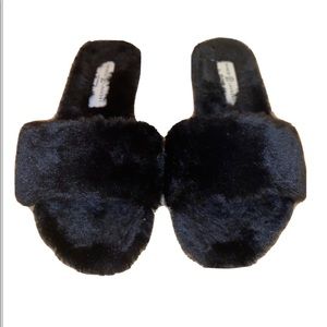 Chinese Laundry Women's Black Faux Fur Outdoor Sandal Fluffy Size 9